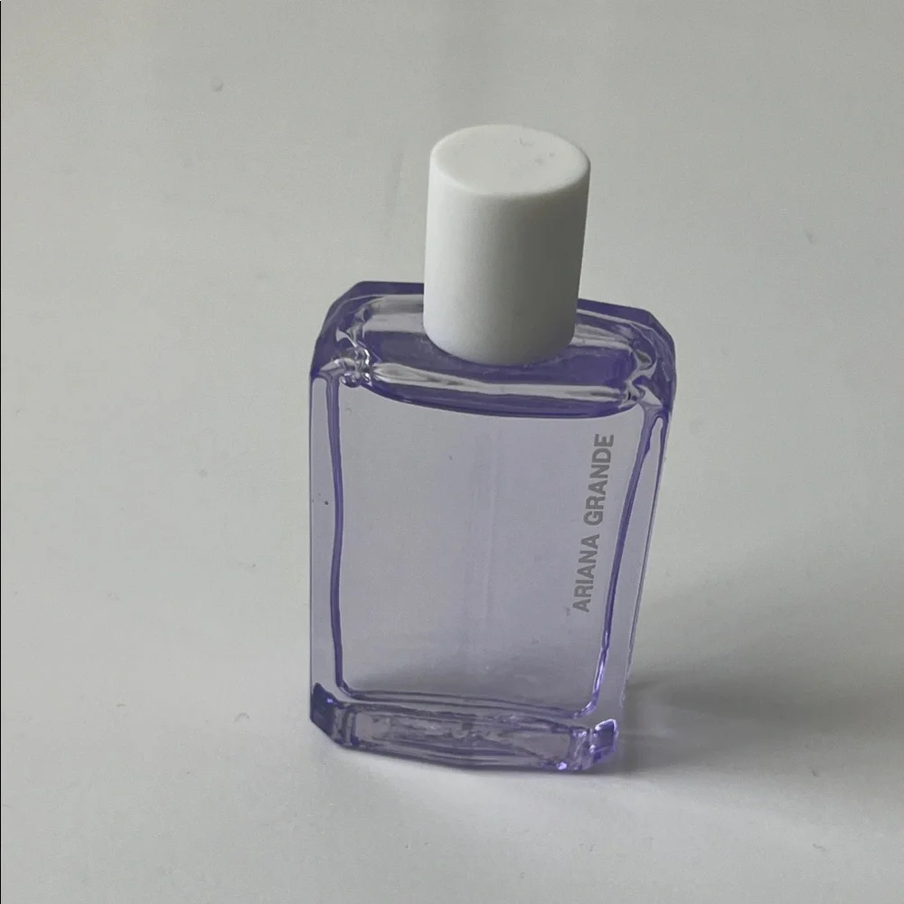 New Ariana Grande God Is A Woman Eau De Parfum Mini Travel Perfume 0.25oz/7.5ml - Picture 2 of 7